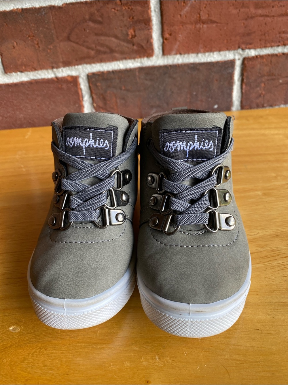 oomphies Gray Kids Pull On Sneakers with White Sole